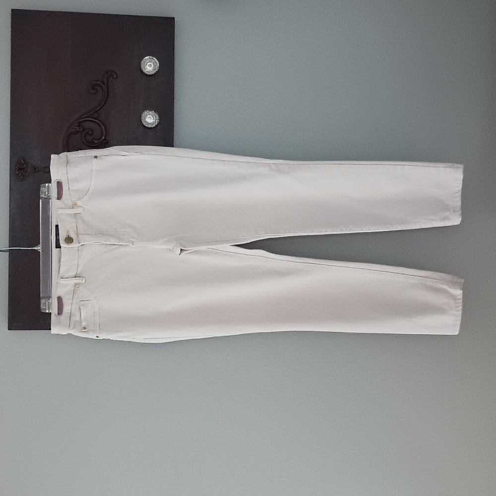 Chico's So Slimming cream color jeans